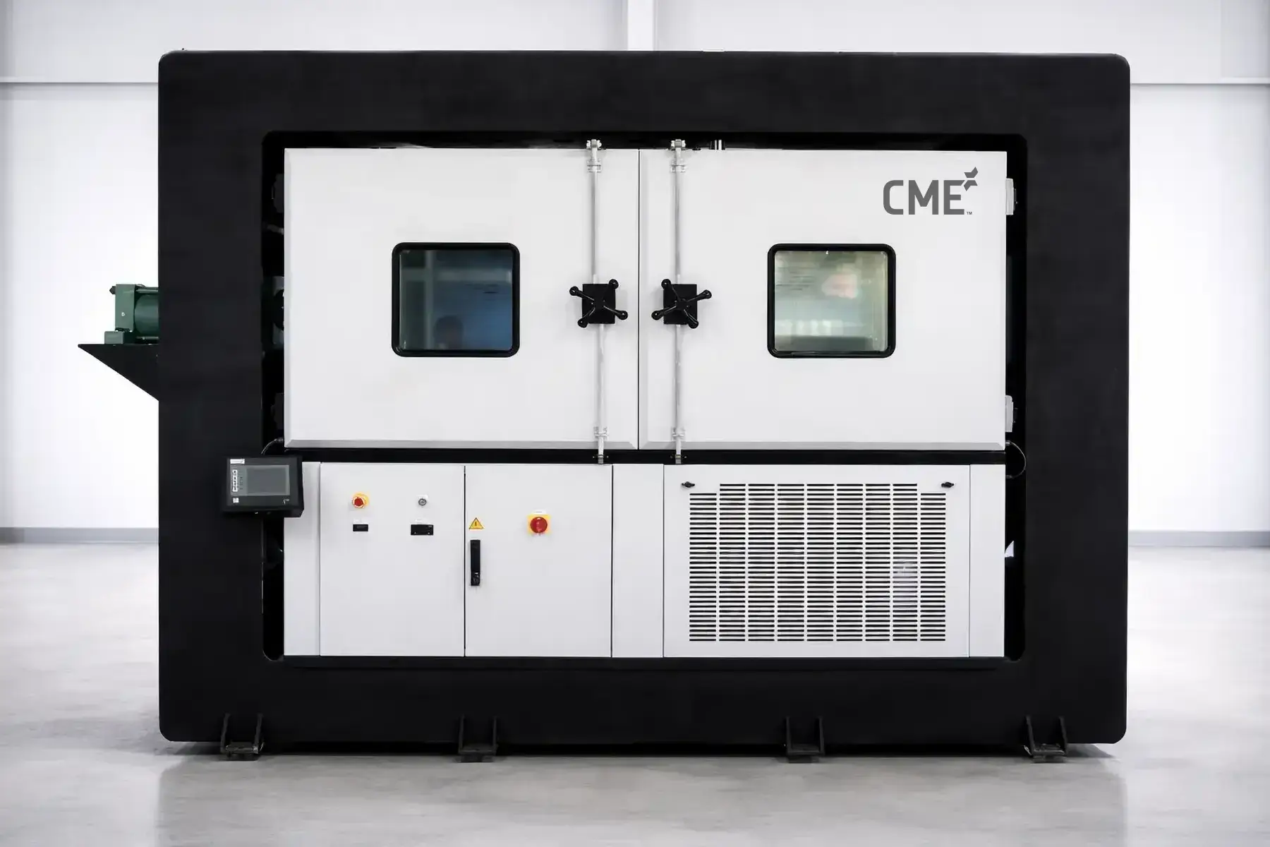 Thermo mechanical test chamber for combined temperature and mechanical loading testing
