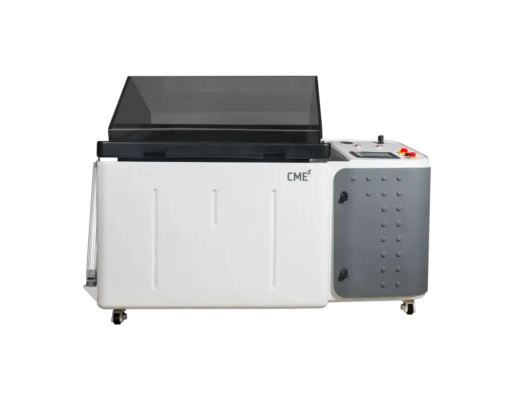Salt fog corrosion test chamber for accelerated corrosion testing of materials